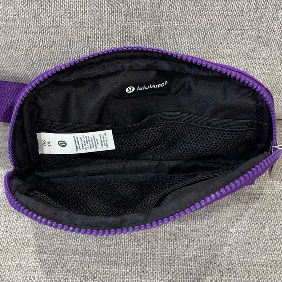 NWT Lululemon Everywhere Belt Bag In College Purple With Black Interior - Picture 5 of 9